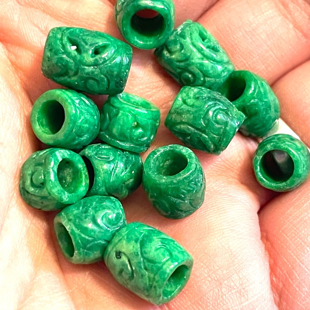 30 Green Carved Jade Beads